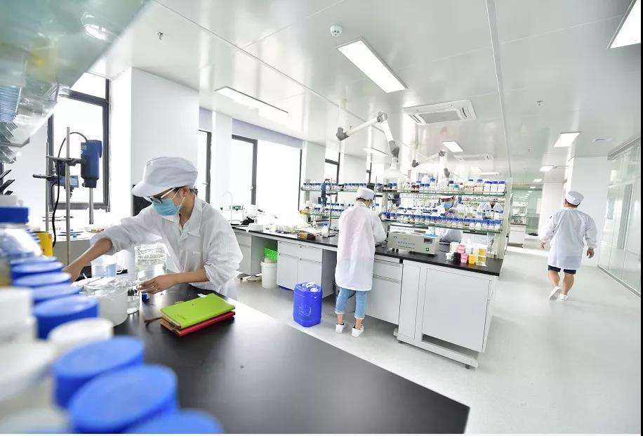 化妆品加工厂家的研发实验室 科技与美的交汇点